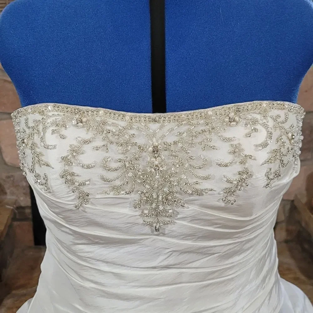 Gorgeous Private Collection Wedding Gown – Corset Back • Size 18–22 Adjustable - Picture 2 of 15